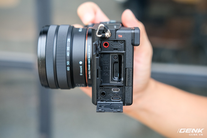 Trên tay chiếc máy ảnh Full Frame nhỏ nhất của Sony tại Việt Nam: Đẹp, nhẹ và mạnh mẽ - Ảnh 11.