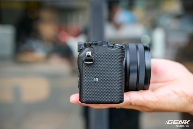 Trên tay chiếc máy ảnh Full Frame nhỏ nhất của Sony tại Việt Nam: Đẹp, nhẹ và mạnh mẽ - Ảnh 12.