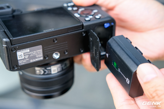 Trên tay chiếc máy ảnh Full Frame nhỏ nhất của Sony tại Việt Nam: Đẹp, nhẹ và mạnh mẽ - Ảnh 13.