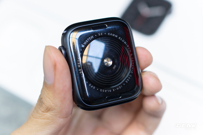 Trên tay Apple Watch SE: Apple Watch giá rẻ liệu có thực sự rẻ? - Ảnh 4.