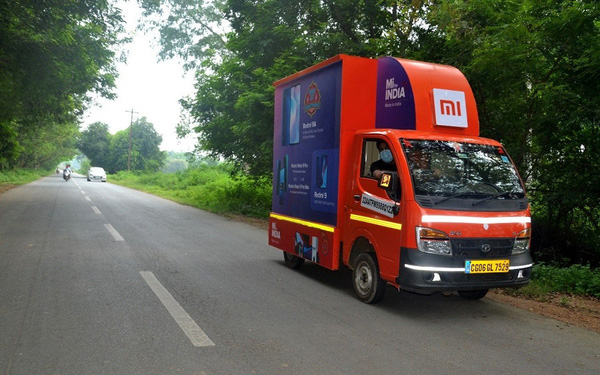  Xiaomi rong ruổi xe tải bán smartphone dạo ở Ấn Độ - Ảnh 1.