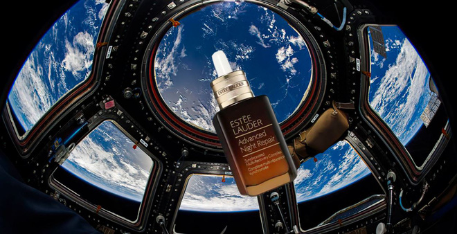Hãng mỹ phẩm Estee Lauder chi 3 tỷ Đồng để chụp ảnh quảng cáo trên Vũ trụ với sự hợp tác của NASA - Ảnh 1.
