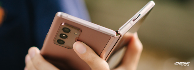 Trải nghiệm Samsung Galaxy Z Fold2: Người giàu không chơi game? - Ảnh 2.