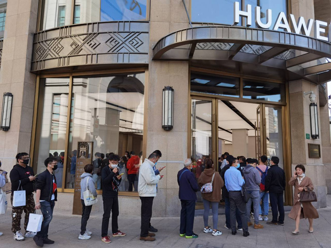 Mate 40 cháy đơn đặt trước, người mua tranh nhau vì sợ sau này Huawei cũng chẳng có hàng mà bán - Ảnh 3.