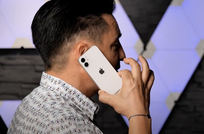 Lộ video trên tay iPhone 12 mini đầu tiên trên thế giới, cho thấy chiếc iPhone này “mini” như thế nào - Ảnh 3.