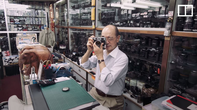 David Chan: Người đàn ông dành 60 năm cuộc đời để lưu giữ máy ảnh cổ - Ảnh 1.