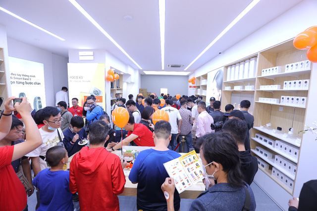 Xiaomi khai trương cửa hàng Mi Store ủy quyền tại Hà Nội - Ảnh 4.