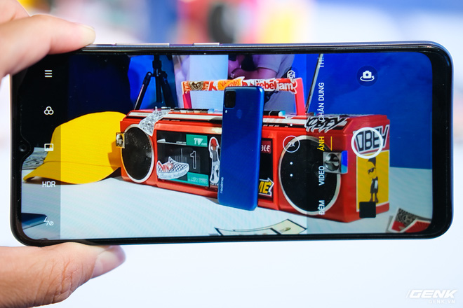 Trên tay Realme C15 tại Việt Nam: Thiết kế giống C12, thêm 1 camera sau, tăng thêm 1GB RAM, chạy Snapdragon 460, giá 4,19 triệu đồng - Ảnh 6.
