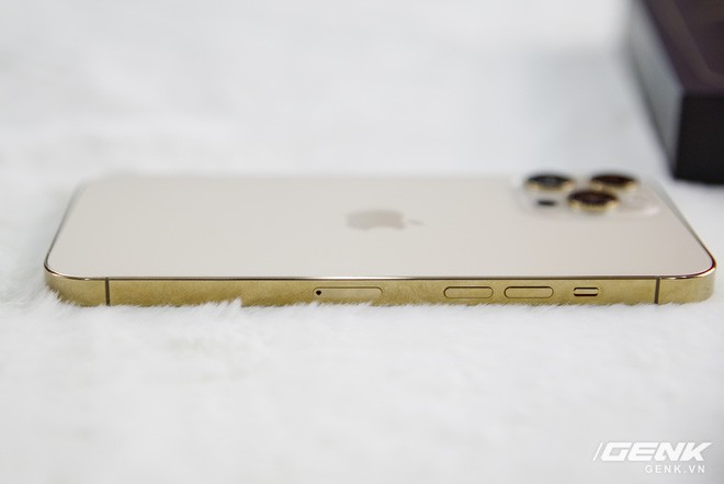 iPhone 12 Pro Max xách tay sập giá 15 triệu đồng sau 3 ngày về Việt Nam - Ảnh 1.