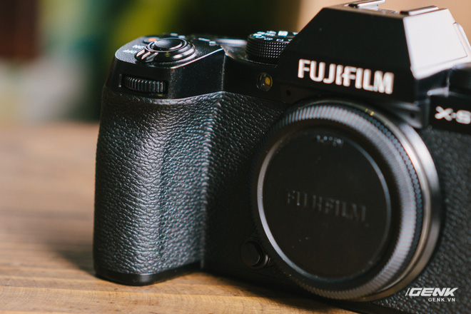 Trên tay Fuji X-S10: Máy ảnh Fujifilm dành cho người chưa từng dùng Fujifilm - Ảnh 2.
