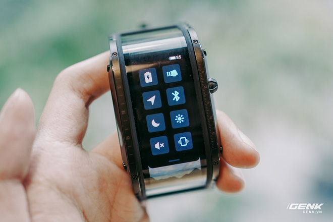 Trên tay Nubia Watch: Smartwatch màn hình uốn dẻo siêu dị không dành cho người bình thường - Ảnh 12.