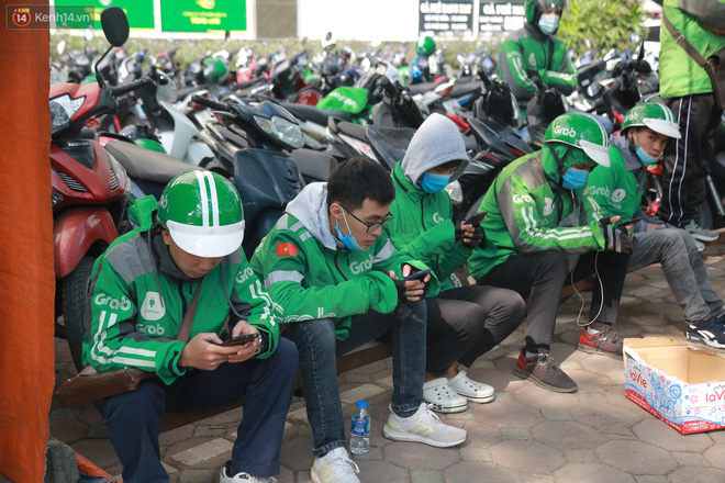 Hà Nội: Hàng trăm tài xế tắt app, tập trung phản đối Grab tăng giá cước - Ảnh 4.