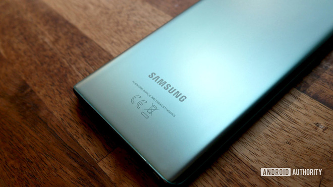 Samsung Galaxy S21 Ultra lộ toàn bộ thông số, xác nhận không bán kèm củ sạc và tai nghe trong hộp - Ảnh 1.