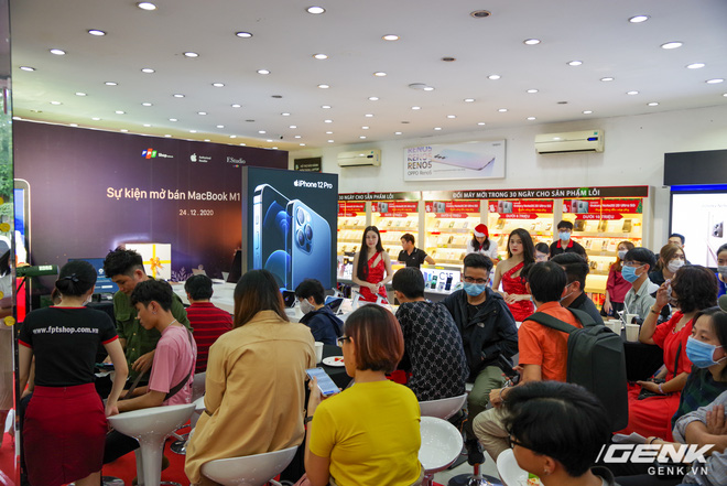 Mở bán MacBook M1 2020 chính hãng đầu tiên tại Việt Nam: MacBook Air phiên bản thấp nhất có giá 29 triệu đồng - Ảnh 1.