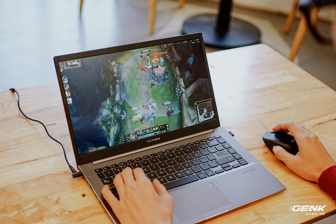 Đánh giá hiệu năng gaming Intel Iris Xe trên Asus VivoBook S14 S433: Ultrabook nay đã có thể chơi game - Ảnh 1.