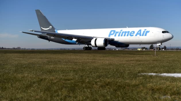 Tiền nhiều, Amazon sắm 11 máy bay Boeing chở khách để giao hàng - Ảnh 1.