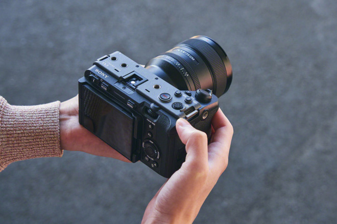Sony công bố FX3: Máy quay chuyên nghiệp nhỏ gọn, cấu hình tương đương A7S III - Ảnh 3.