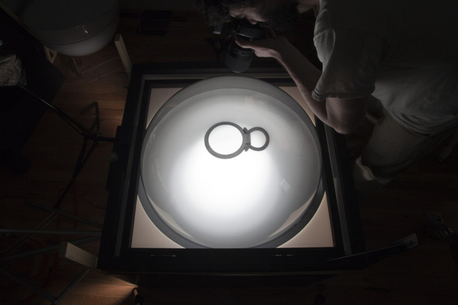 Nhiếp ảnh gia phát minh cách chụp những đồ vật bị bóng một cách đơn giản - Ảnh 7.