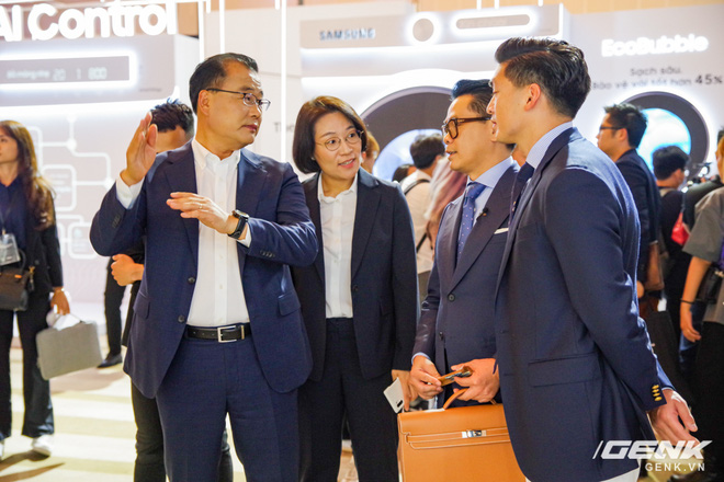 Samsung Việt Nam ra mắt loạt sản phẩm công nghệ cao cấp, trong đó có cả TV MICRO LED giá lên đến 3,5 tỉ đồng - Ảnh 2.