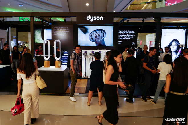 Dyson chính thức đưa sản phẩm về Việt Nam, người dùng có thể đến trải nghiệm trực tiếp tại Demo Zone ở Crescent Mall - Ảnh 1.