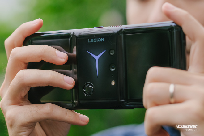 Trên tay máy chơi game Lenovo Legion Phone Duel 2 tại VN: Thiết kế độc lạ, camera selfie thò thụt, có 2 quạt tản nhiệt, 2 cổng sạc, giá chỉ từ 13.8 triệu đồng - Ảnh 8.