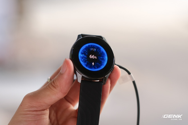 Trên tay và trải nghiệm nhanh OnePlus Watch: Thiết kế phổ thông, không dành cho người dùng nữ, có đo SpO2, pin 2 tuần, giá 4.2 triệu - Ảnh 17.