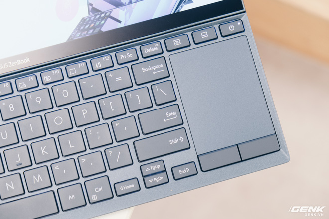 Cận cảnh Asus ZenBook Duo 14: Laptop hai màn hình mỏng nhẹ nhất thế giới, giá từ 33.9 triệu đồng - Ảnh 6.
