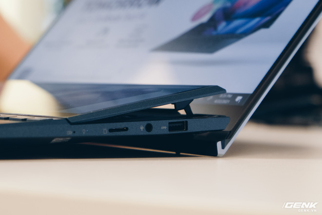 Cận cảnh Asus ZenBook Duo 14: Laptop hai màn hình mỏng nhẹ nhất thế giới, giá từ 33.9 triệu đồng - Ảnh 4.