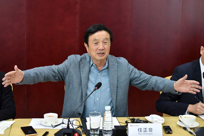 CEO Huawei tuyên bố sẽ tập trung phát triển phần mềm, để tránh các lệnh trừng phạt của Mỹ - Ảnh 1.