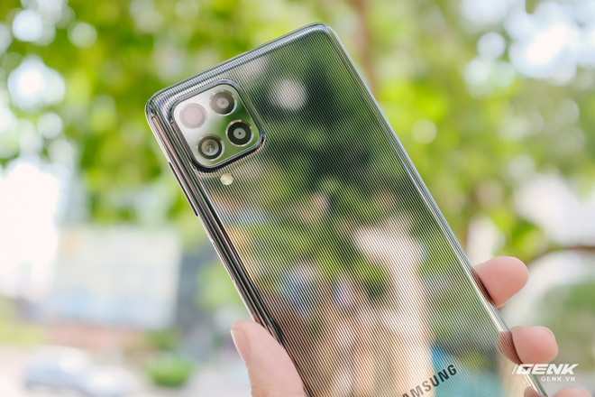Trên tay Samsung Galaxy M62: Màn hình 6.7 inch, camera chính 64MP và pin 7000mAh - Ảnh 2.