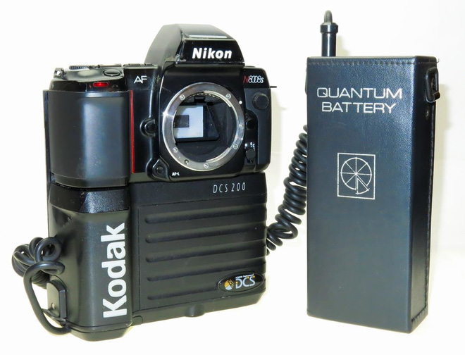 Lịch sử của camera kỹ thuật số: Từ nguyên mẫu những năm 70 nặng 4kg đến những chiếc iPhone và Galaxy bé nhỏ nằm trong túi - Ảnh 9.