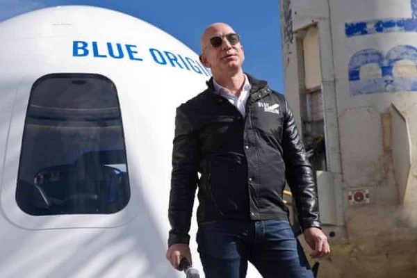 Rủi ro Jeff Bezos phải đối mặt khi bay lên trời là gì? - Ảnh 1.