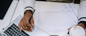 Việc xây dựng thang bảng lương đối với công việc có điều kiện lao động nặng nhọc, độc hại, nguy hiểm được dựa trên cơ sở nào?