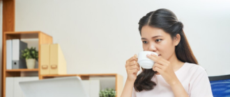 Không nên giảm chế độ ốm đau của người lao động