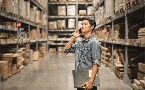 Nhân viên xuất nhập khẩu làm gì? Mức lương & cơ hội nghề nghiệp?