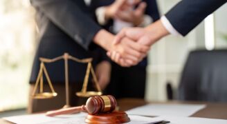 Chuyên viên Pháp chế là gì? Công việc, kỹ năng & cơ hội nghề nghiệp