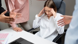 Peer pressure là gì? Gen Z cần làm gì để vượt qua?