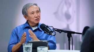 Minh Triết và Triết Học: Vì Sao Một Bị Xem Là Mơ Hồ, Một Được Coi Là Lý Trí?