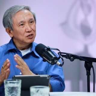 Minh Triết và Triết Học: Vì Sao Một Bị Xem Là Mơ Hồ, Một Được Coi Là Lý Trí?