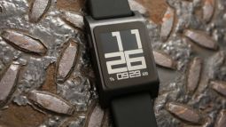 Pebble chính thức đóng cửa mảng smartwatch, bán mảng phần mềm cho Fitbit, không bảo hành sản phẩm cũ