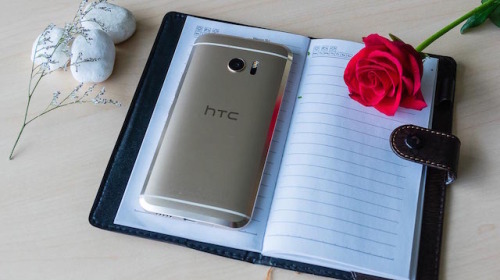 HTC: Thay đổi thiết kế hoặc là CHẾT