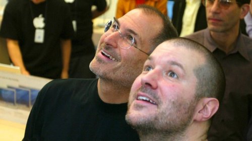 Jony Ive, chứ chẳng phải Tim Cook, hiện đang đảm nhiệm vị trí mà Steve Jobs từng nắm giữ tại Apple