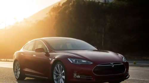 Xe ô tô chạy điện của Tesla vừa lập kỷ lục mới, tăng tốc từ 0 tới 100 km/h trong vòng 2,28 giây