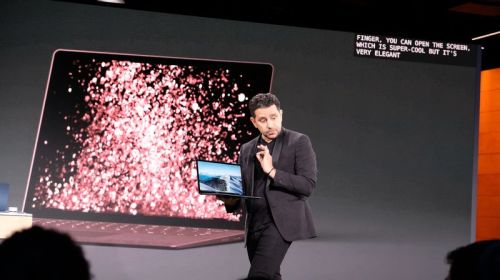 Microsoft trình làng laptop Surface giá 999 USD, chạy Windows 10 S