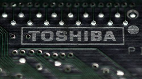 Toshiba cảnh báo Western Digital không được can thiệp vào việc bán mảng chip nhớ của hãng
