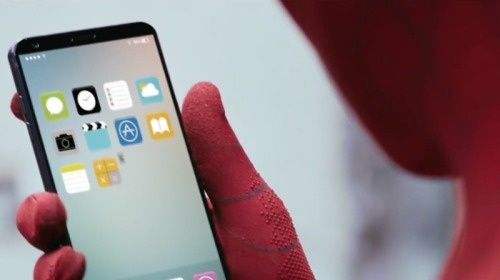 iPhone 8 lộ diện trong trailer Spider-Man: Homecoming