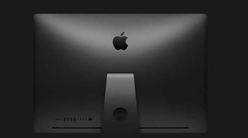 iMac Pro max cấu hình có giá hơn 17.000 USD, tương đương 100.000 gói mỳ tôm