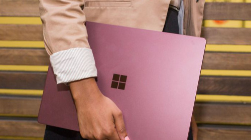 Các chuyên gia công nghệ thế giới hết lời khen ngợi Microsoft Surface Laptop