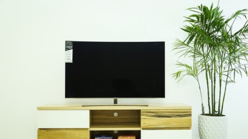 Mở hộp và lắp đặt TV QLED màn cong 55 inch của Samsung: bạn có thể tự lắp vì siêu dễ, tốn 15 phút là có trải nghiệm xem phim như ngoài rạp