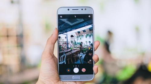 Mở hộp Galaxy J7 Pro Xanh Ánh Bạc, bạn sẽ hiểu vì sao đây là smartphone tạo xu hướng mới